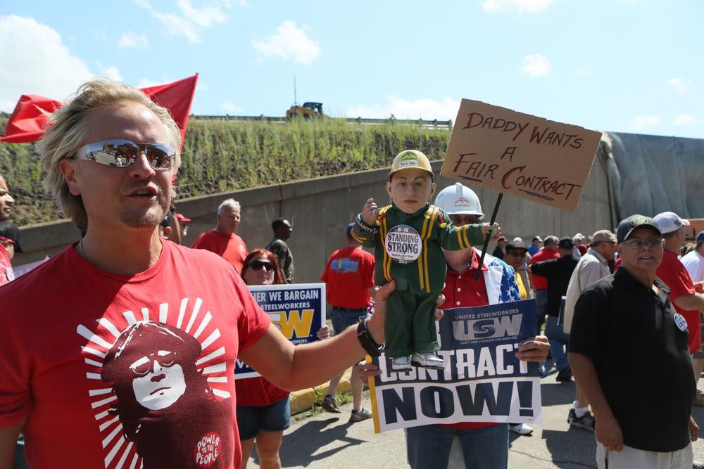 Steelworkers rally at ArcelorMittal